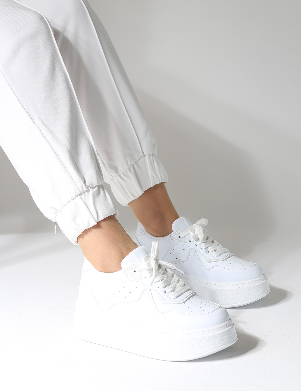 Allstar Beyaz Mat Kalın Taban Bağcıklı Sneakers