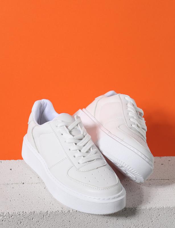 Axel beyaz mat deri Düz Taban Bağcıklı Kadın Sneakers 