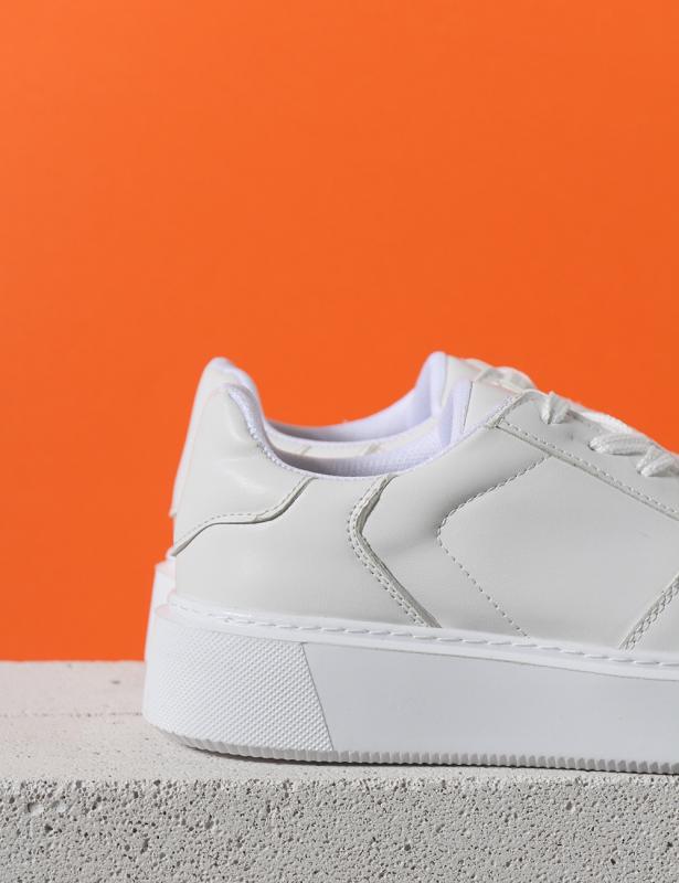 Axel beyaz mat deri Düz Taban Bağcıklı Kadın Sneakers 