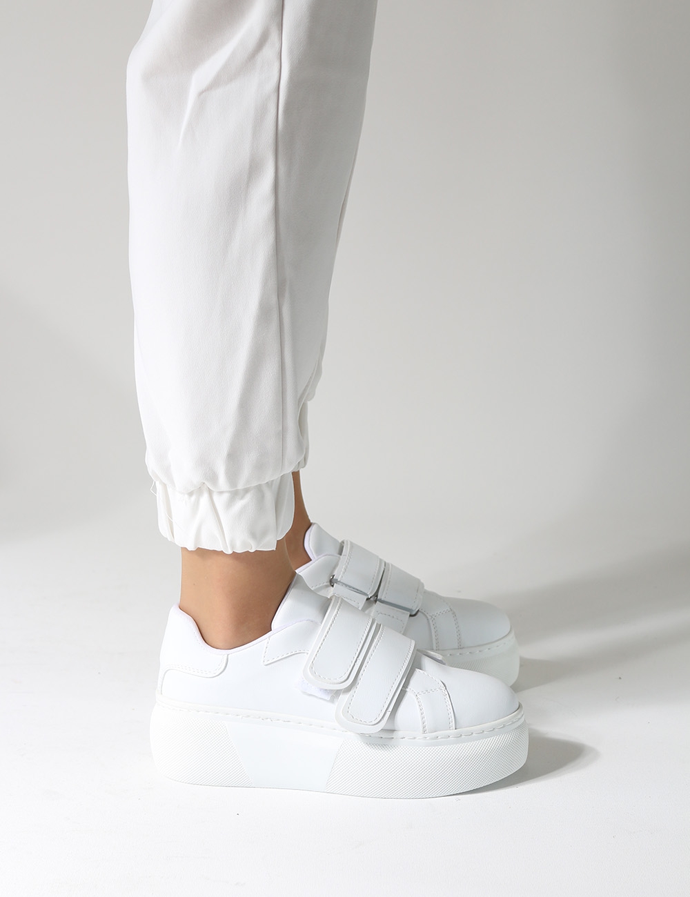 Motta Beyaz mat Cırtlı Kalın Taban Kadın Sneakers