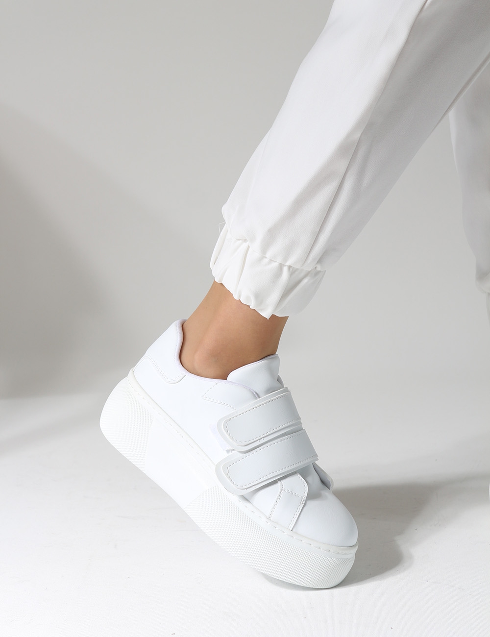 Motta Beyaz mat Cırtlı Kalın Taban Kadın Sneakers