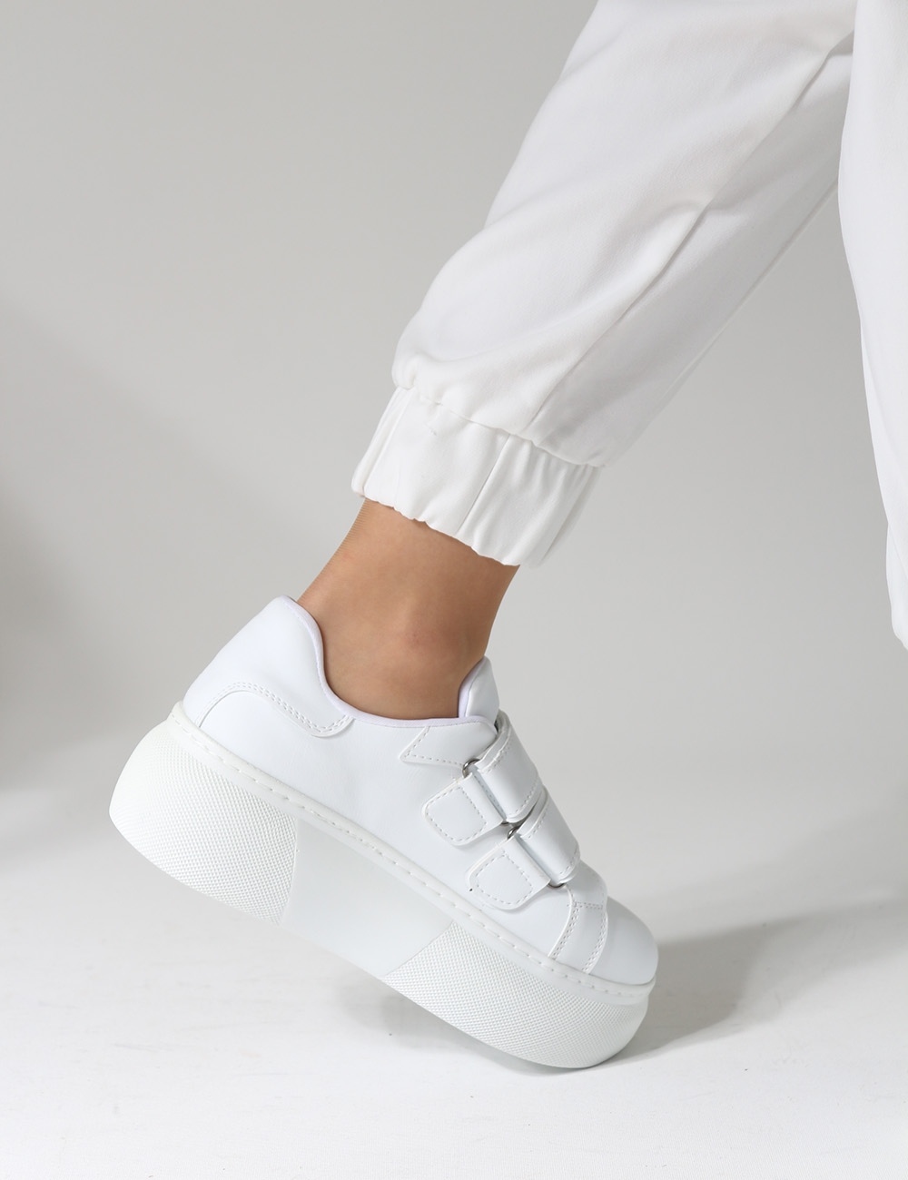 Motta Beyaz mat Cırtlı Kalın Taban Kadın Sneakers