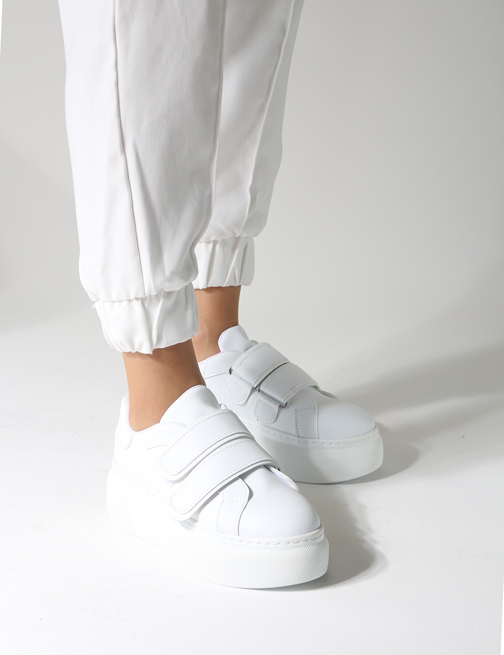 Motta Beyaz mat Cırtlı Kalın Taban Kadın Sneakers
