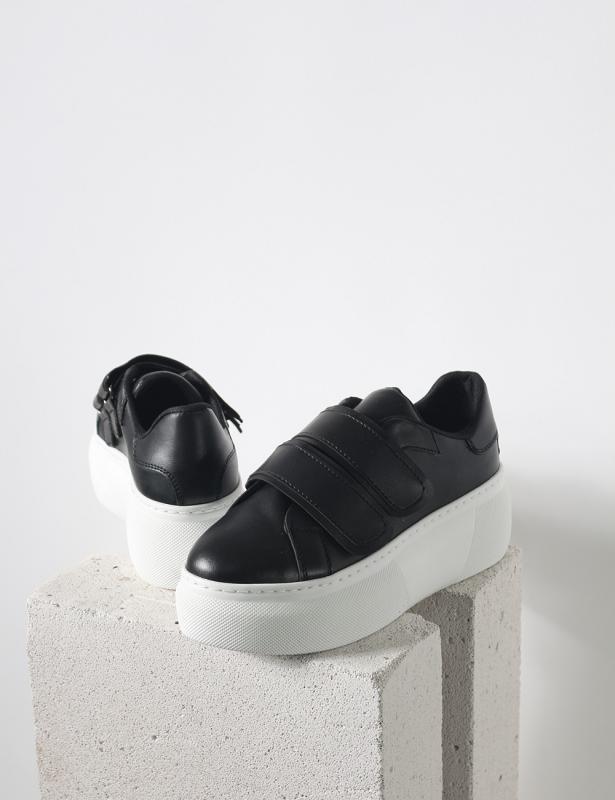 Motta Siyah mat Cırtlı Kalın Taban Kadın Sneakers