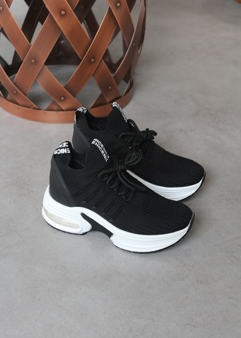 Paulo%20Siyah%20Triko%20Gizli%20Topuk%20Air%20Tabanlı%20Sneakers