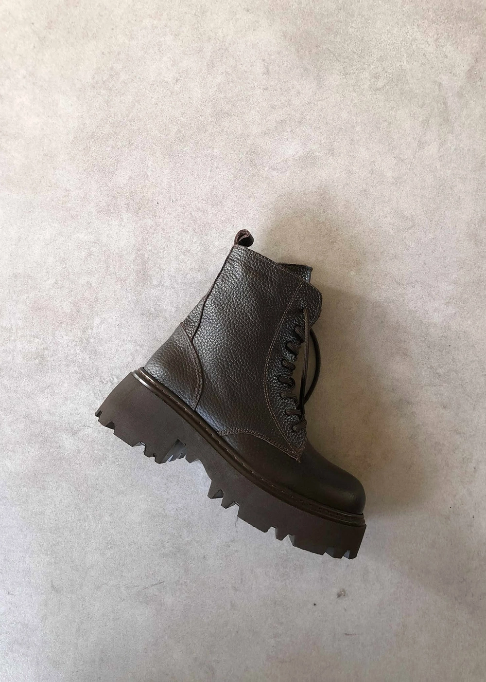 Marta Kahverengi Hakiki Deri Bağcıklı Postal Bot