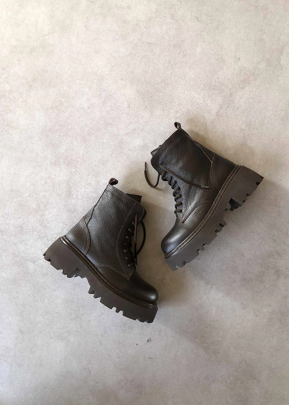 Marta Kahverengi Hakiki Deri Bağcıklı Postal Bot