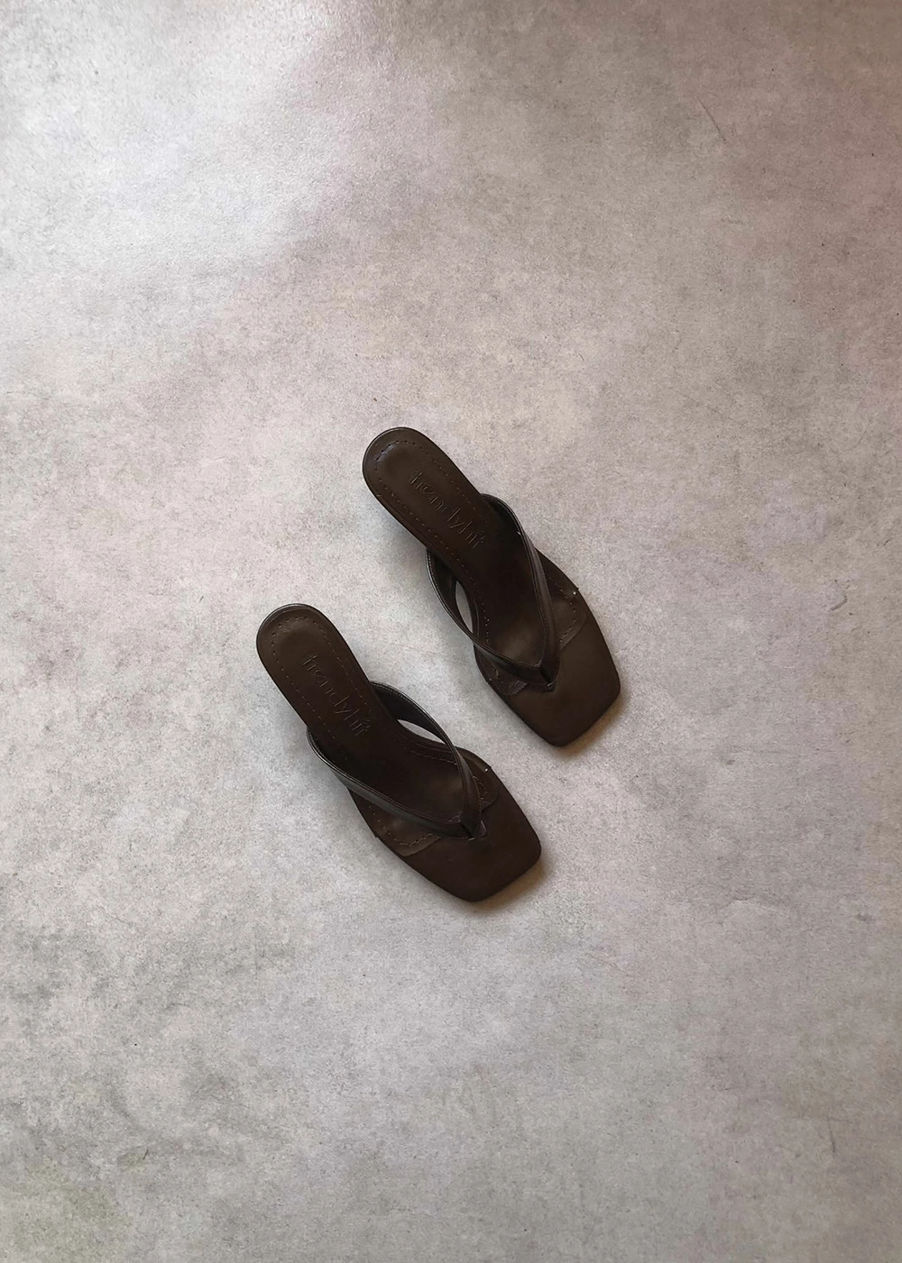 Savi Acı Kahve Küt Burun Parmak Arası 4cm Topuklu Kadın Terlik