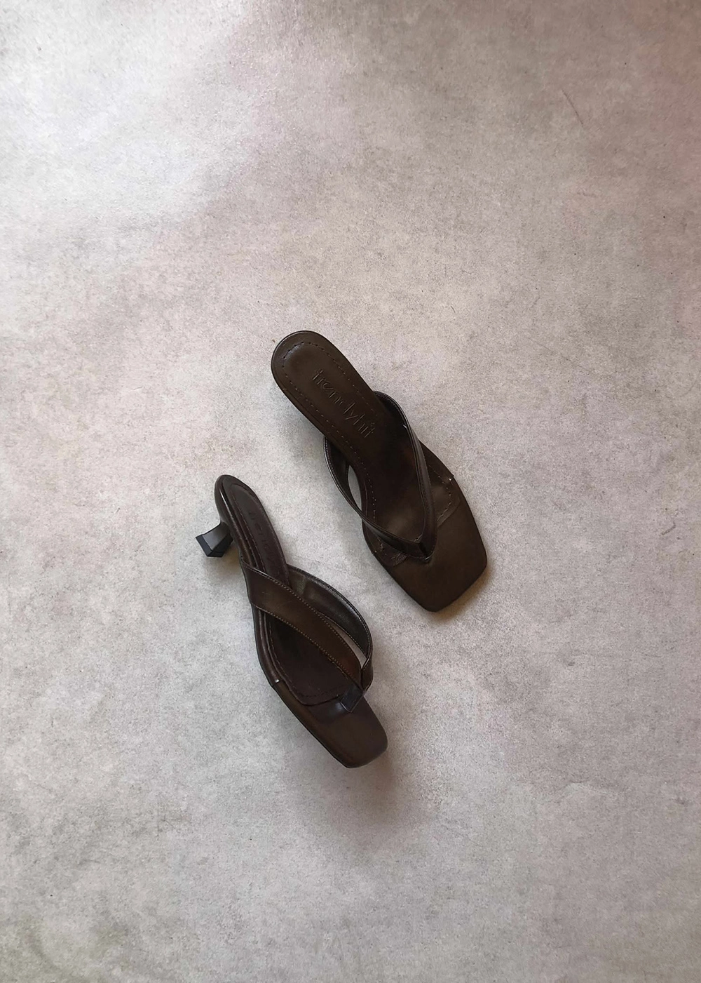 Savi Acı Kahve Küt Burun Parmak Arası 4cm Topuklu Kadın Terlik