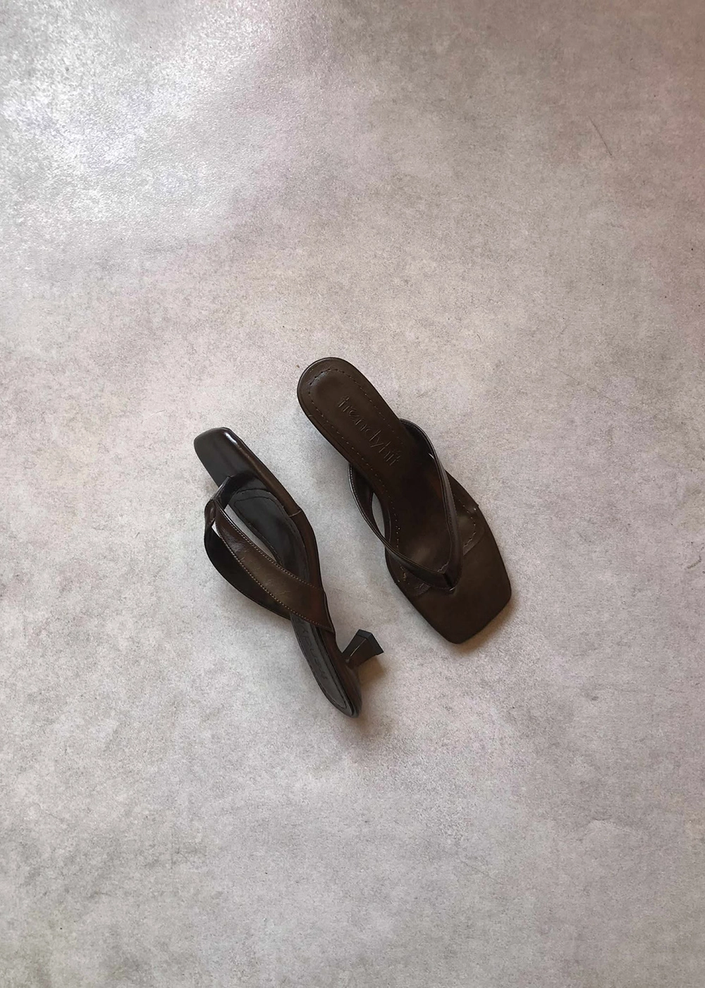 Savi Acı Kahve Küt Burun Parmak Arası 4cm Topuklu Kadın Terlik