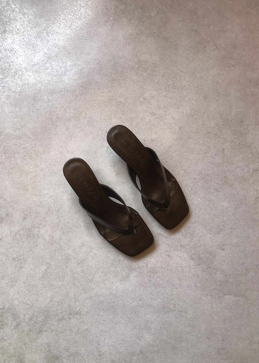 Savi Acı Kahve Küt Burun Parmak Arası 4cm Topuklu Kadın Terlik