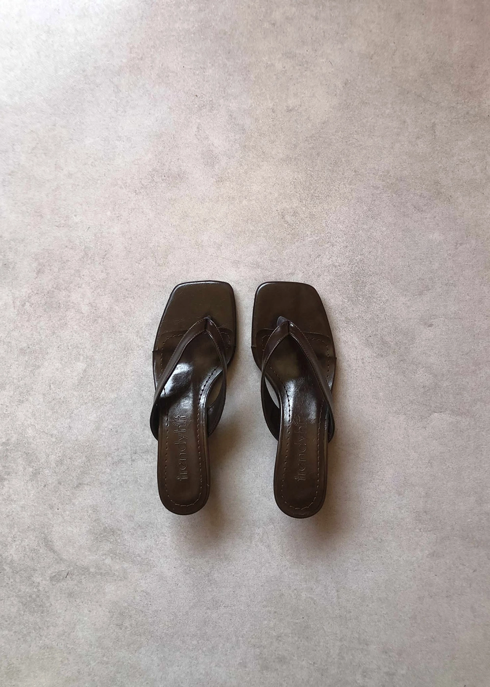 Savi Acı Kahve Küt Burun Parmak Arası 4cm Topuklu Kadın Terlik