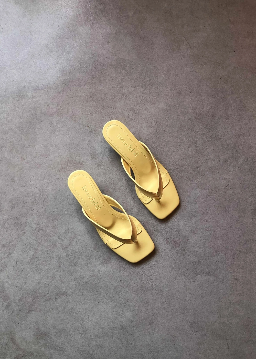 Savi Sarı Küt Burun Parmak Arası 4cm Topuklu Kadın Terlik