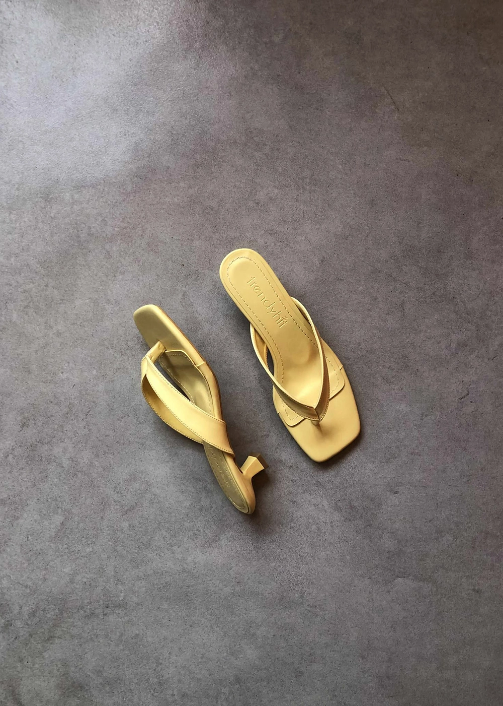 Savi Sarı Küt Burun Parmak Arası 4cm Topuklu Kadın Terlik