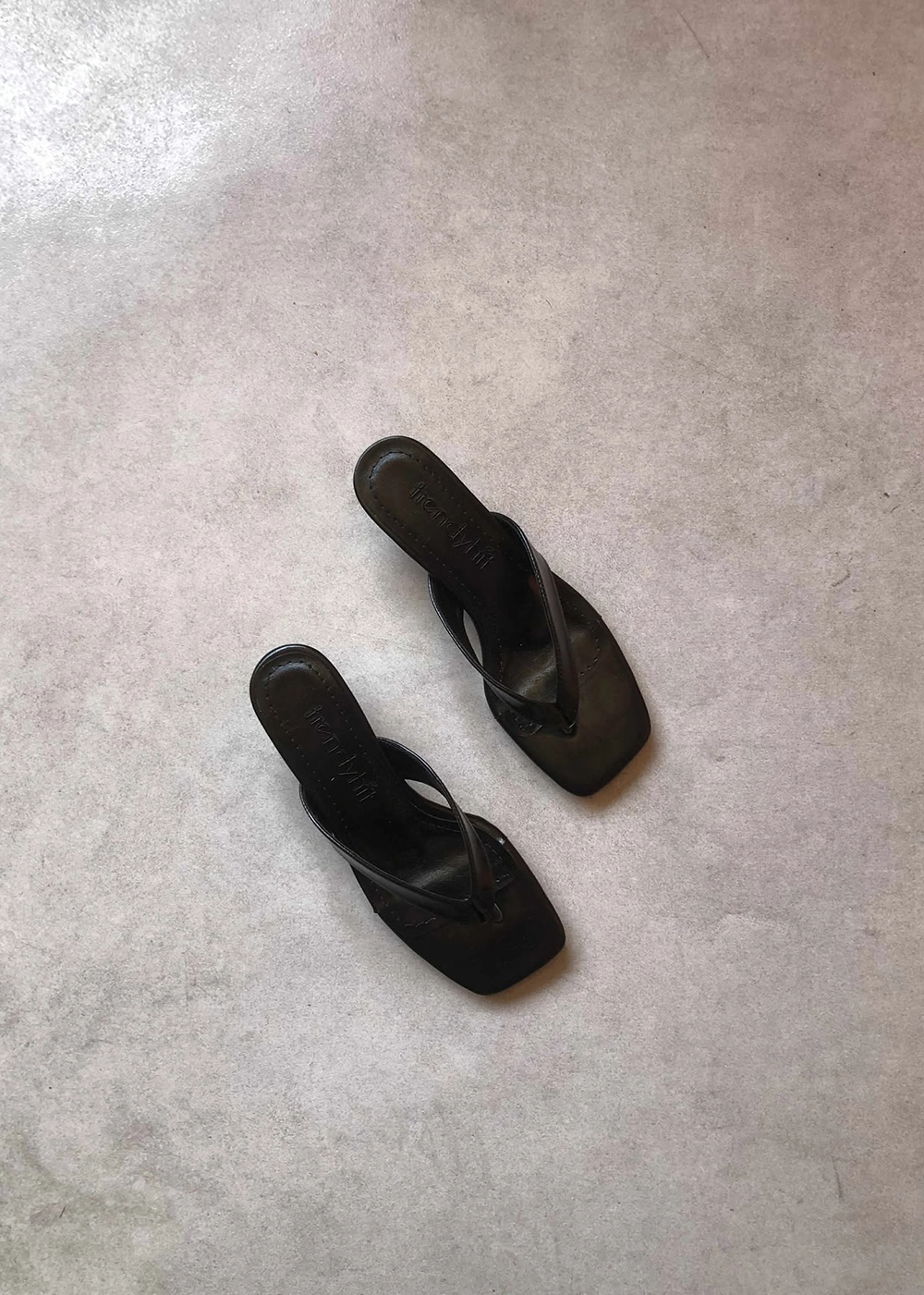 Savi Siyah Küt Burun Parmak Arası 4cm Topuklu Kadın Terlik