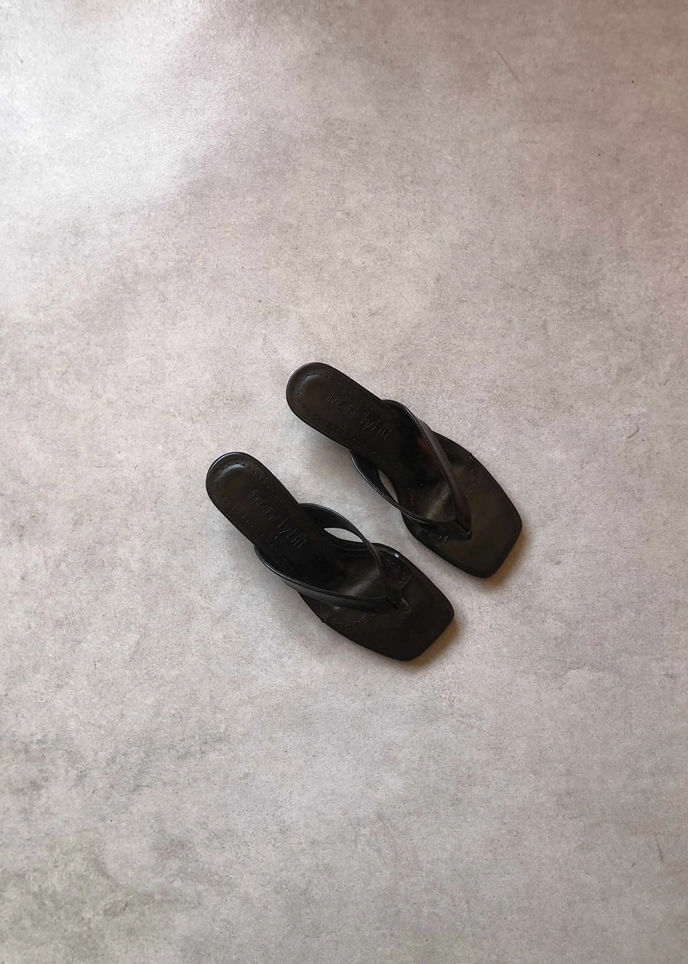 Savi Siyah Küt Burun Parmak Arası 4cm Topuklu Kadın Terlik