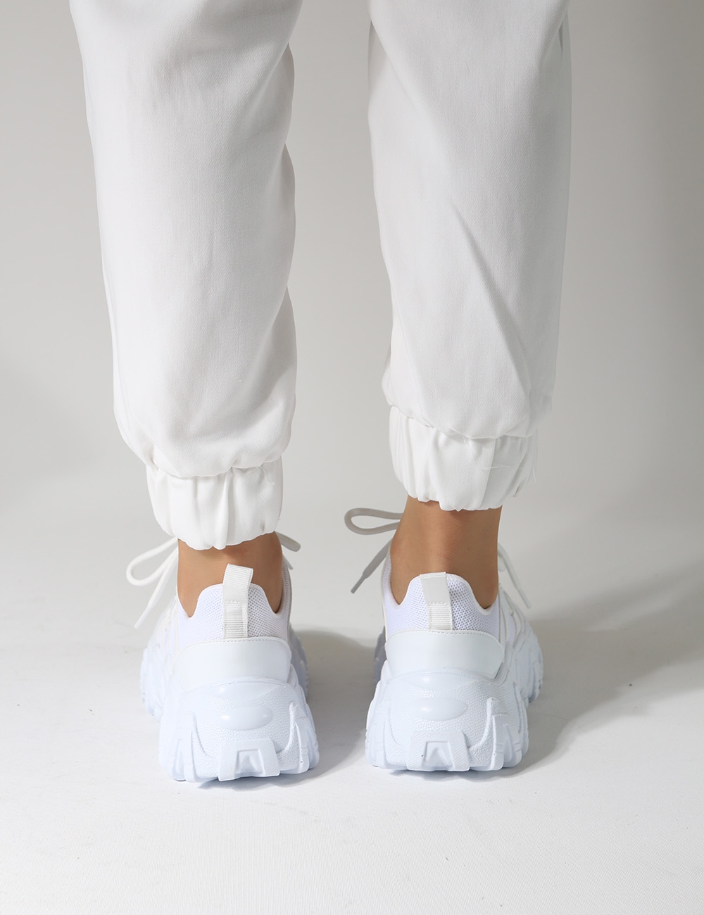 Tolso Beyaz Mat Fileli Tırtıklı Taban Kadın Sneakers