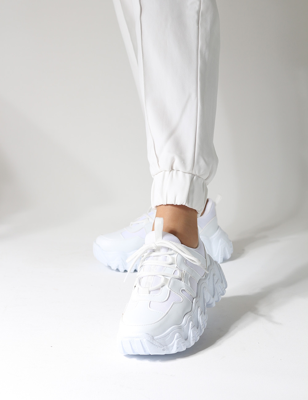 Tolso Beyaz Mat Fileli Tırtıklı Taban Kadın Sneakers