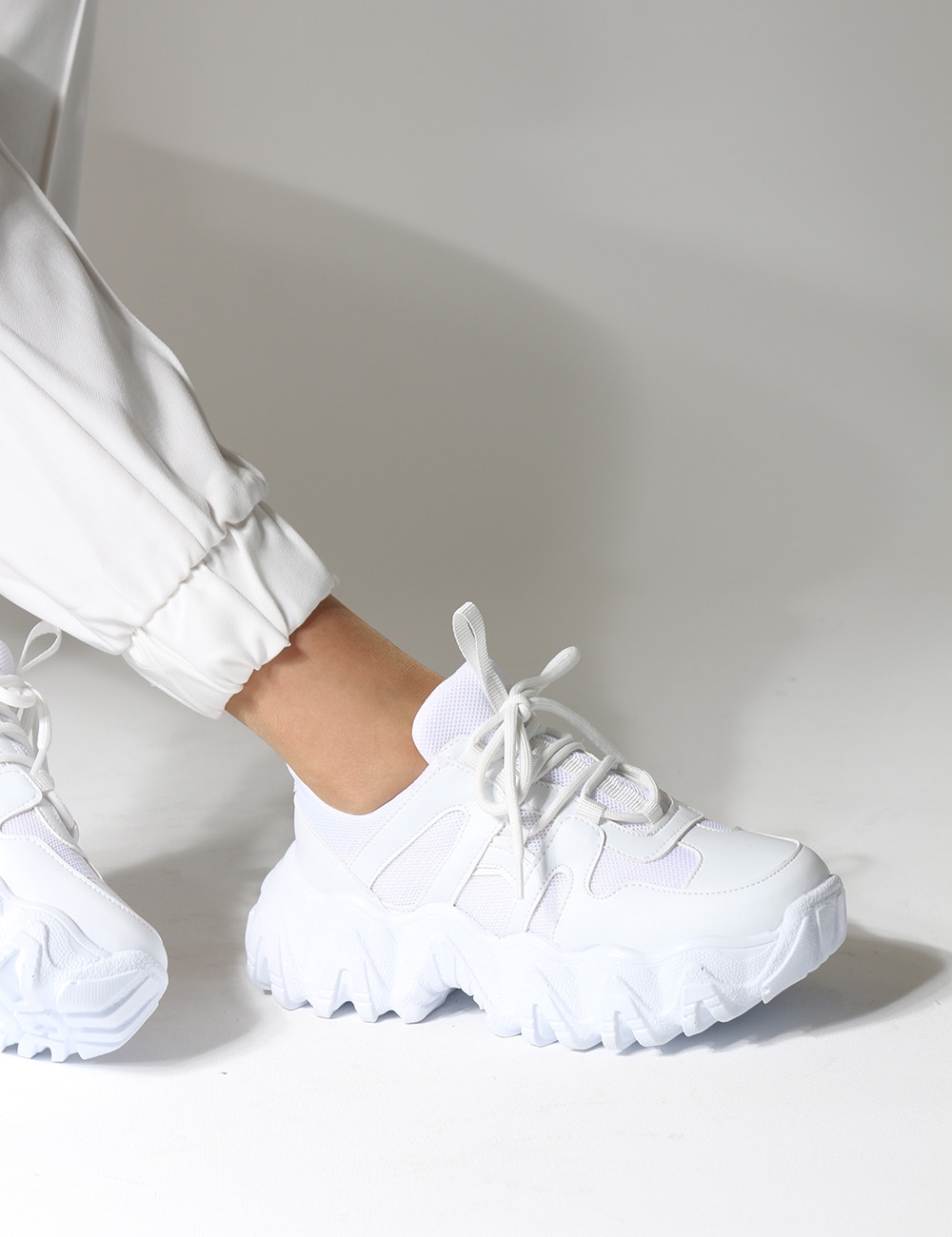 Tolso Beyaz Mat Fileli Tırtıklı Taban Kadın Sneakers