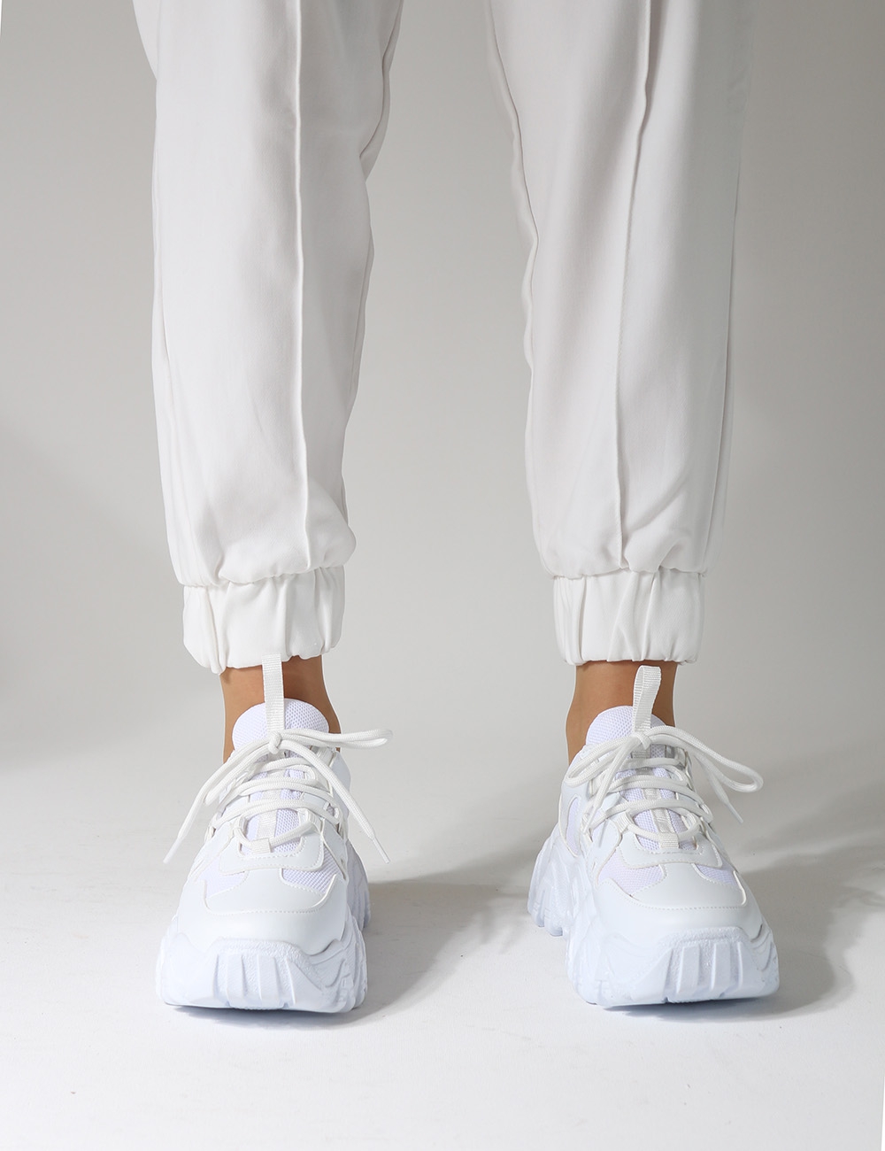Tolso Beyaz Mat Fileli Tırtıklı Taban Kadın Sneakers