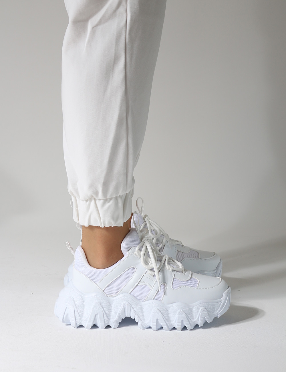 Tolso Beyaz Mat Fileli Tırtıklı Taban Kadın Sneakers