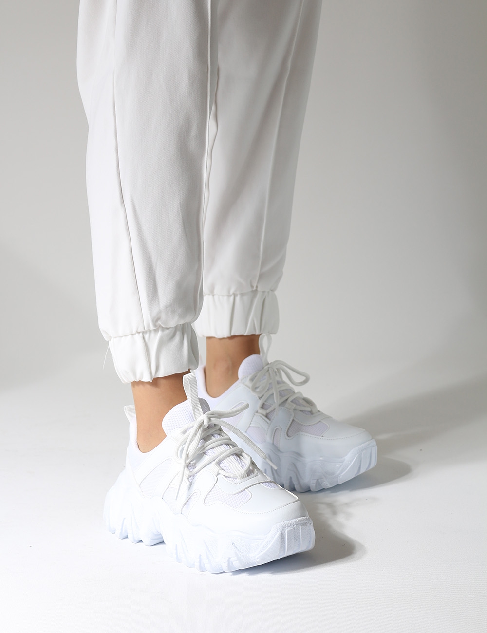 Tolso Beyaz Mat Fileli Tırtıklı Taban Kadın Sneakers