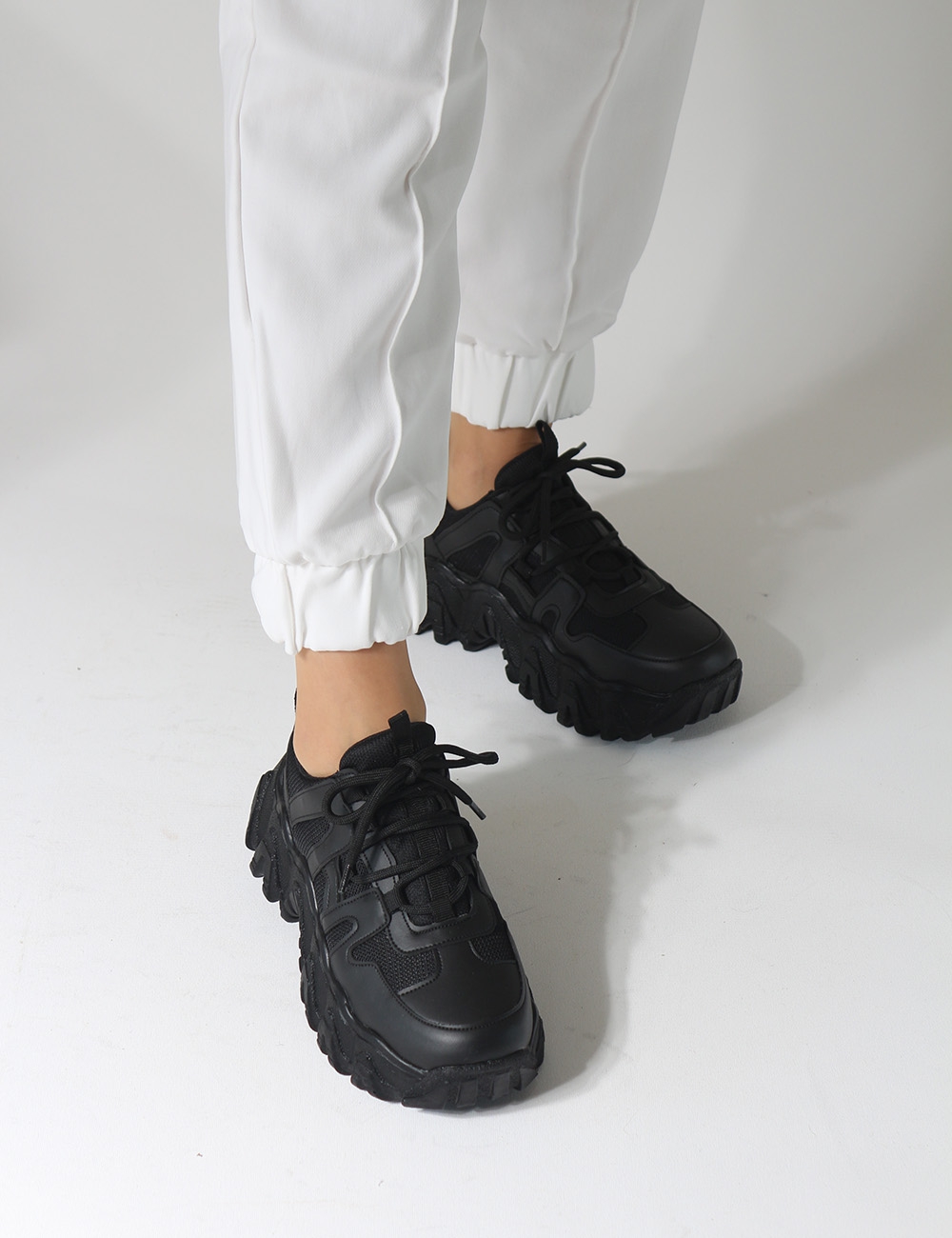 Tolso Siyah Mat Fileli Tırtıklı Taban Kadın Sneakers
