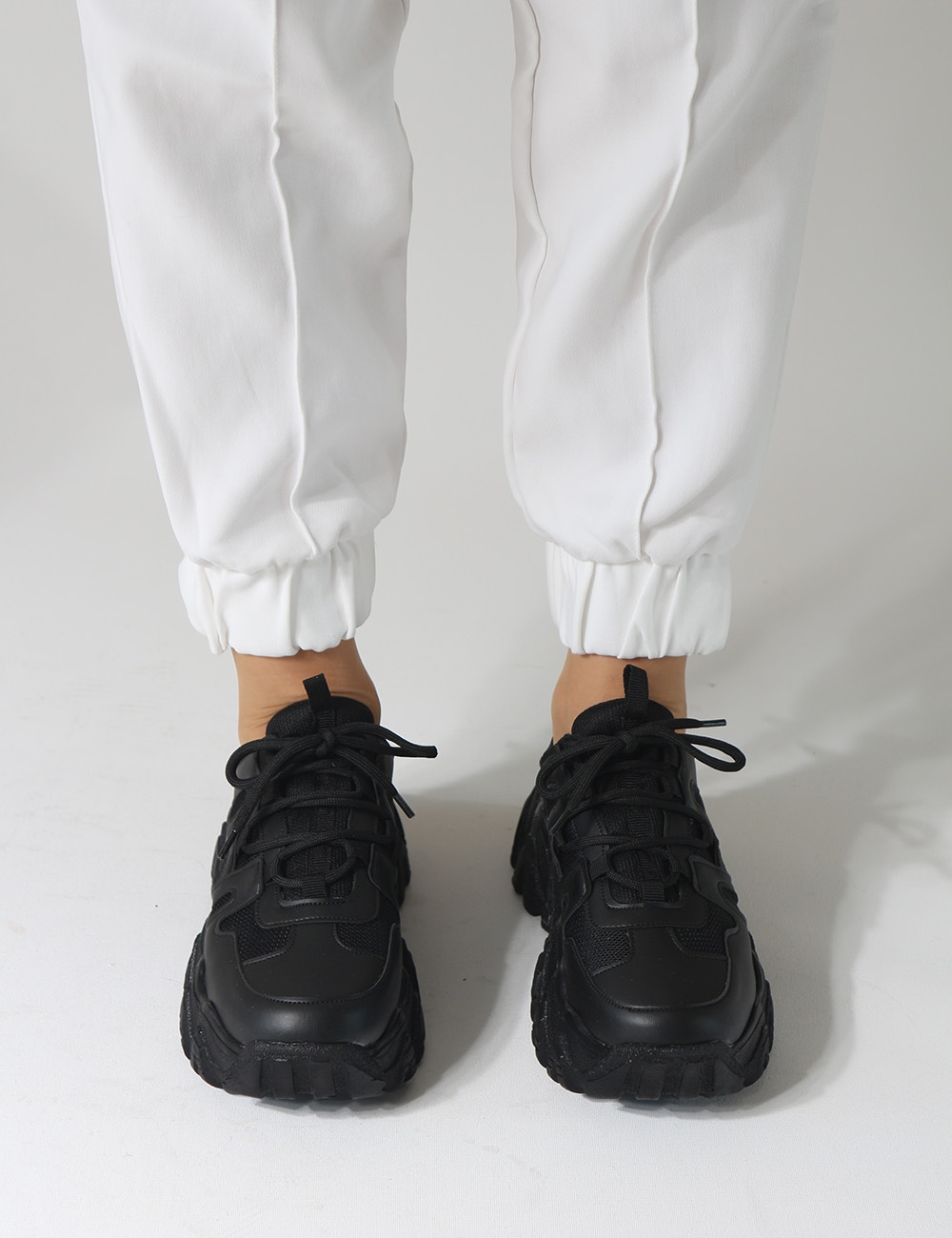 Tolso Siyah Mat Fileli Tırtıklı Taban Kadın Sneakers