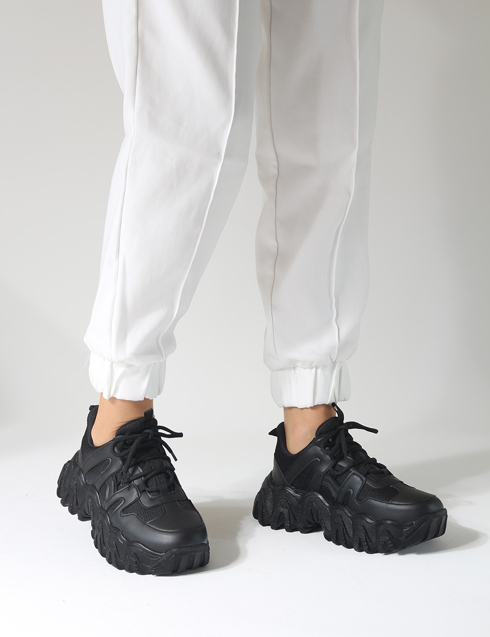 Tolso Siyah Mat Fileli Tırtıklı Taban Kadın Sneakers