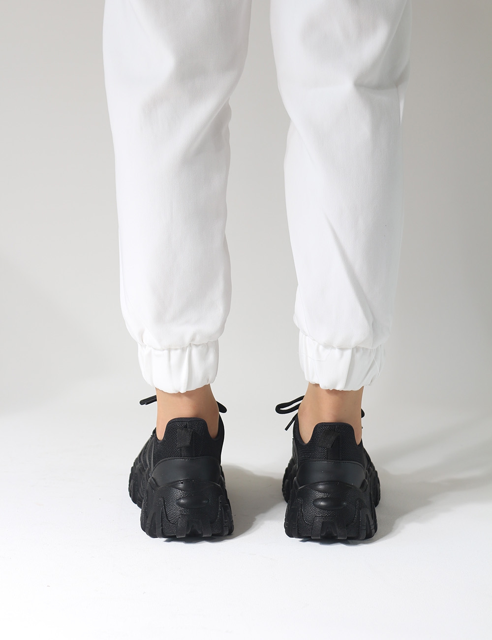 Tolso Siyah Mat Fileli Tırtıklı Taban Kadın Sneakers