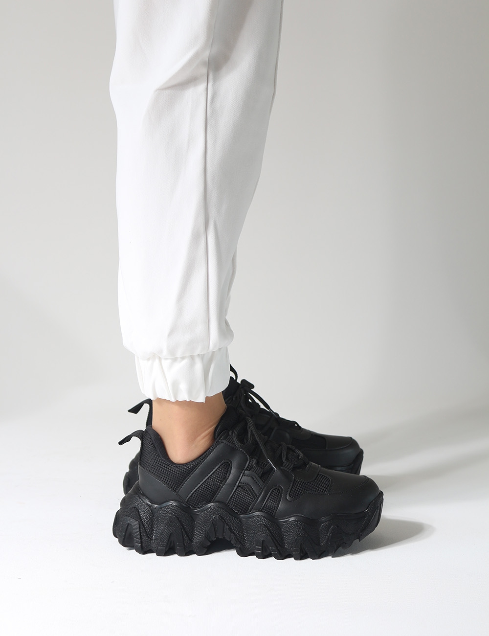 Tolso Siyah Mat Fileli Tırtıklı Taban Kadın Sneakers
