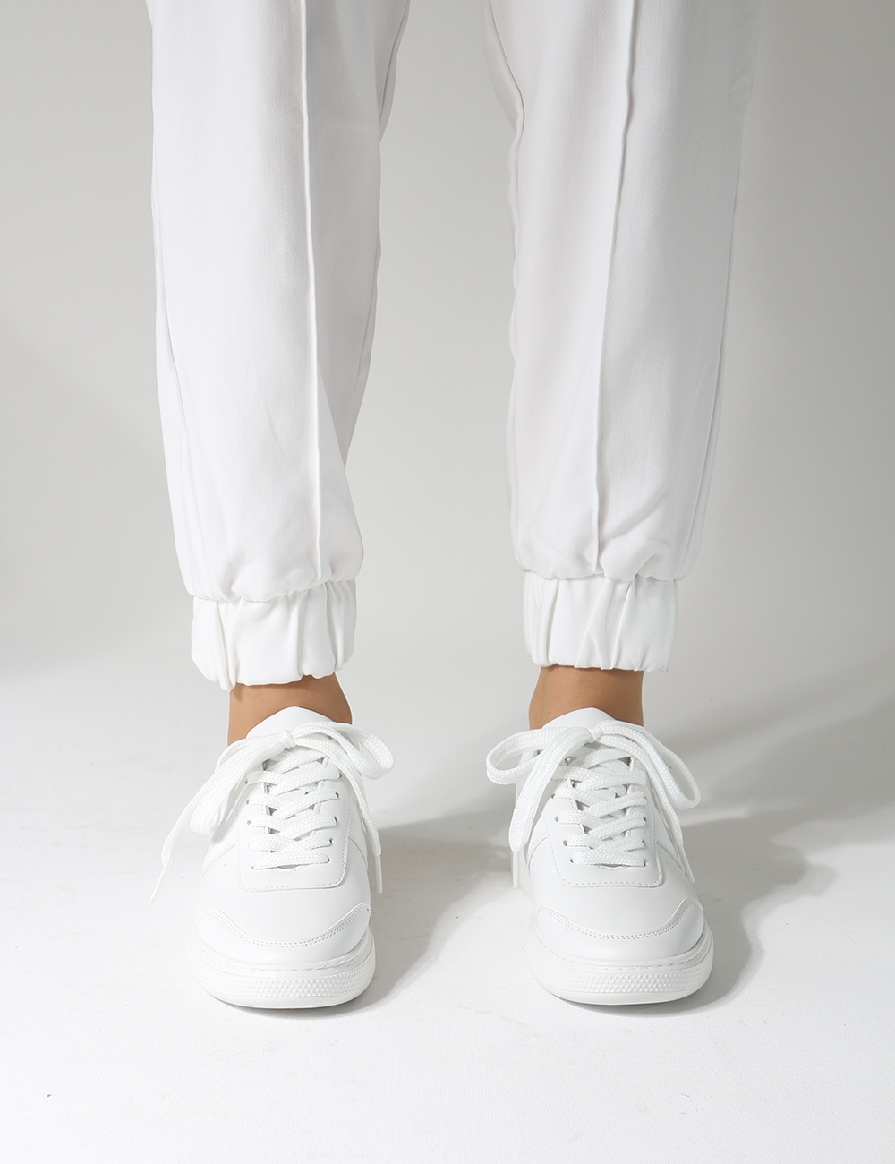 Tone beyaz mat deri Düz Taban Bağcıklı Kadın Sneakers