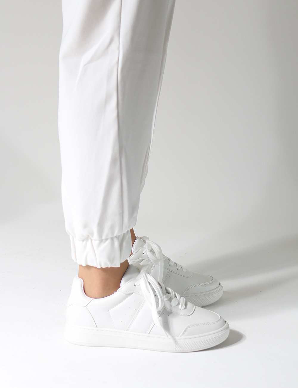Tone beyaz mat deri Düz Taban Bağcıklı Kadın Sneakers