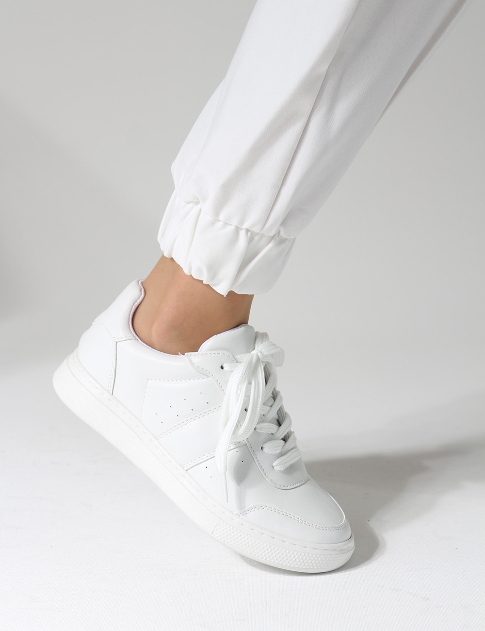 Tone beyaz mat deri Düz Taban Bağcıklı Kadın Sneakers
