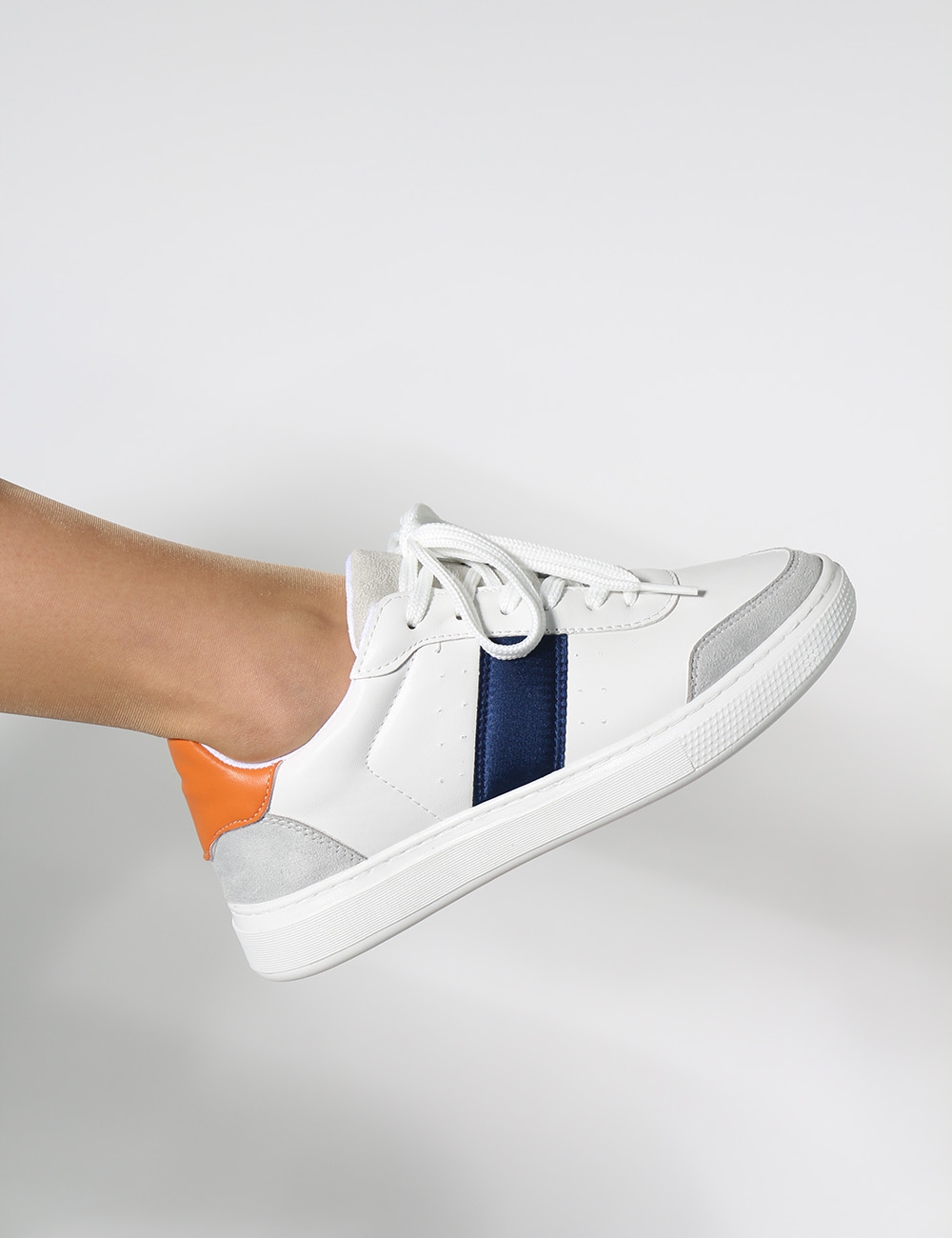 Tone%20beyaz%20turuncu%20lacivert%20Detaylı%20Düz%20Taban%20Bağcıklı%20Kadın%20Sneakers