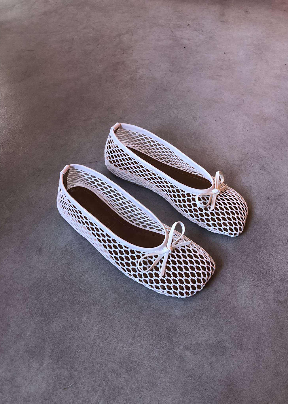 Tote Beyaz Petek Fileli Küt Burun Kadın Babet