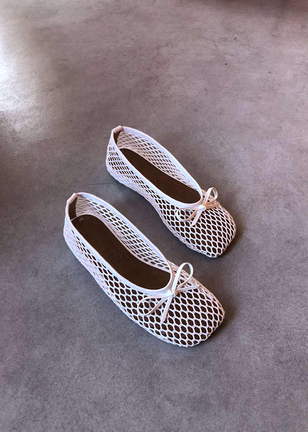 Tote Beyaz Petek Fileli Küt Burun Kadın Babet