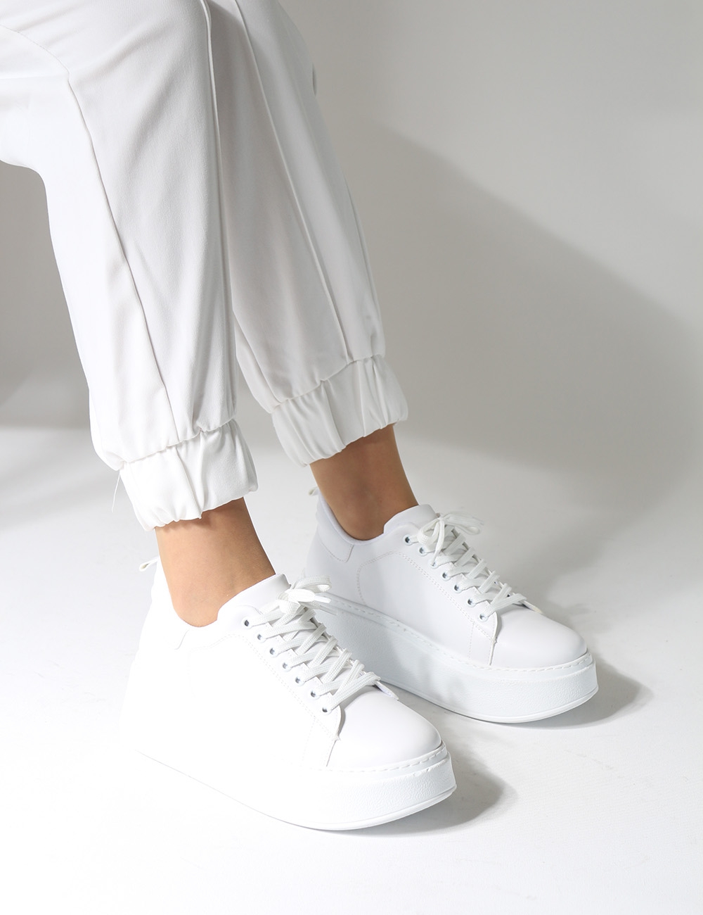 Tudor Beyaz Kalın Taban Bağcıklı Kadın Sneakers