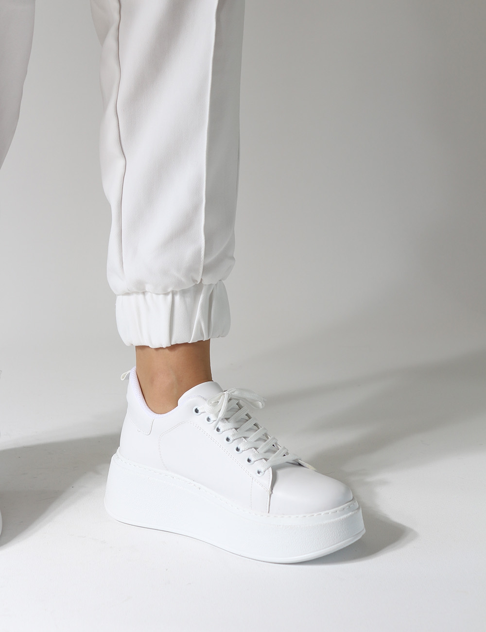 Tudor Beyaz Kalın Taban Bağcıklı Kadın Sneakers