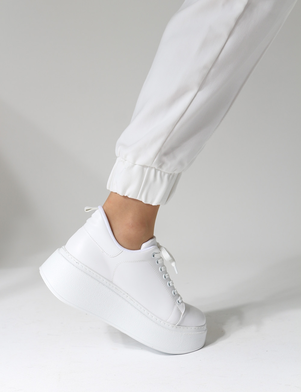 Tudor Beyaz Kalın Taban Bağcıklı Kadın Sneakers