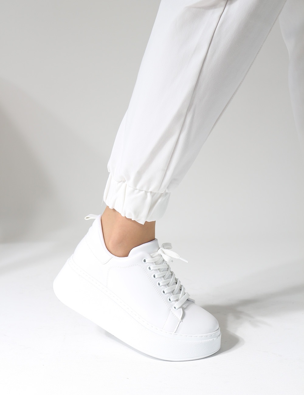 Tudor Beyaz Kalın Taban Bağcıklı Kadın Sneakers