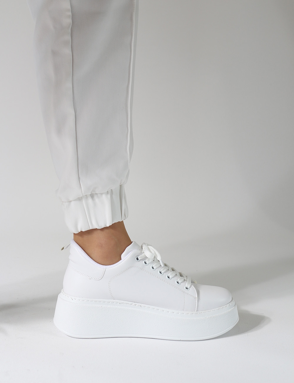 Tudor Beyaz Kalın Taban Bağcıklı Kadın Sneakers