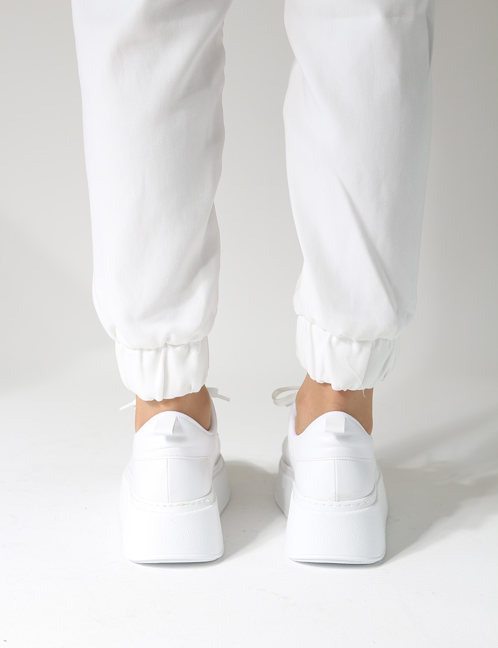 Tudor Beyaz Kalın Taban Bağcıklı Kadın Sneakers
