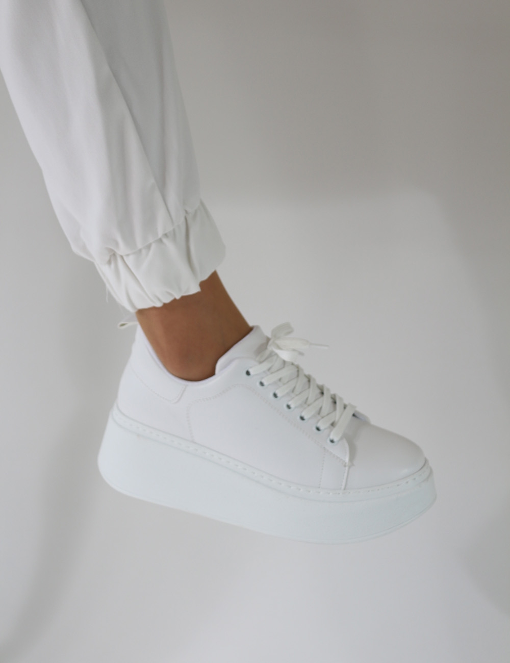 Tudor Beyaz Kalın Taban Bağcıklı Kadın Sneakers
