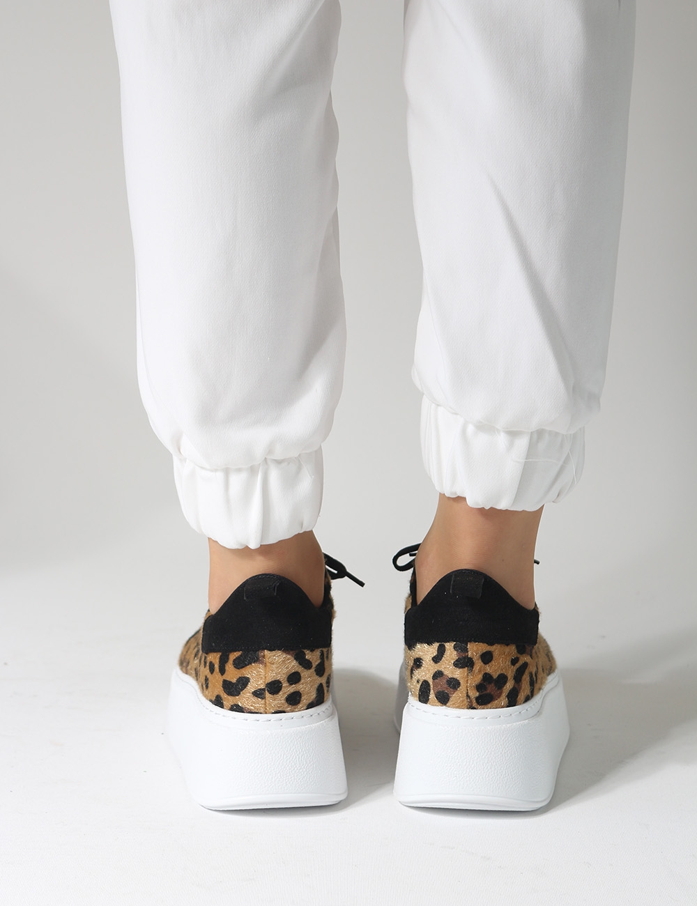 Tudor Leopar Siyah Detaylı Kalın Taban Bağcıklı Kadın Sneakers 