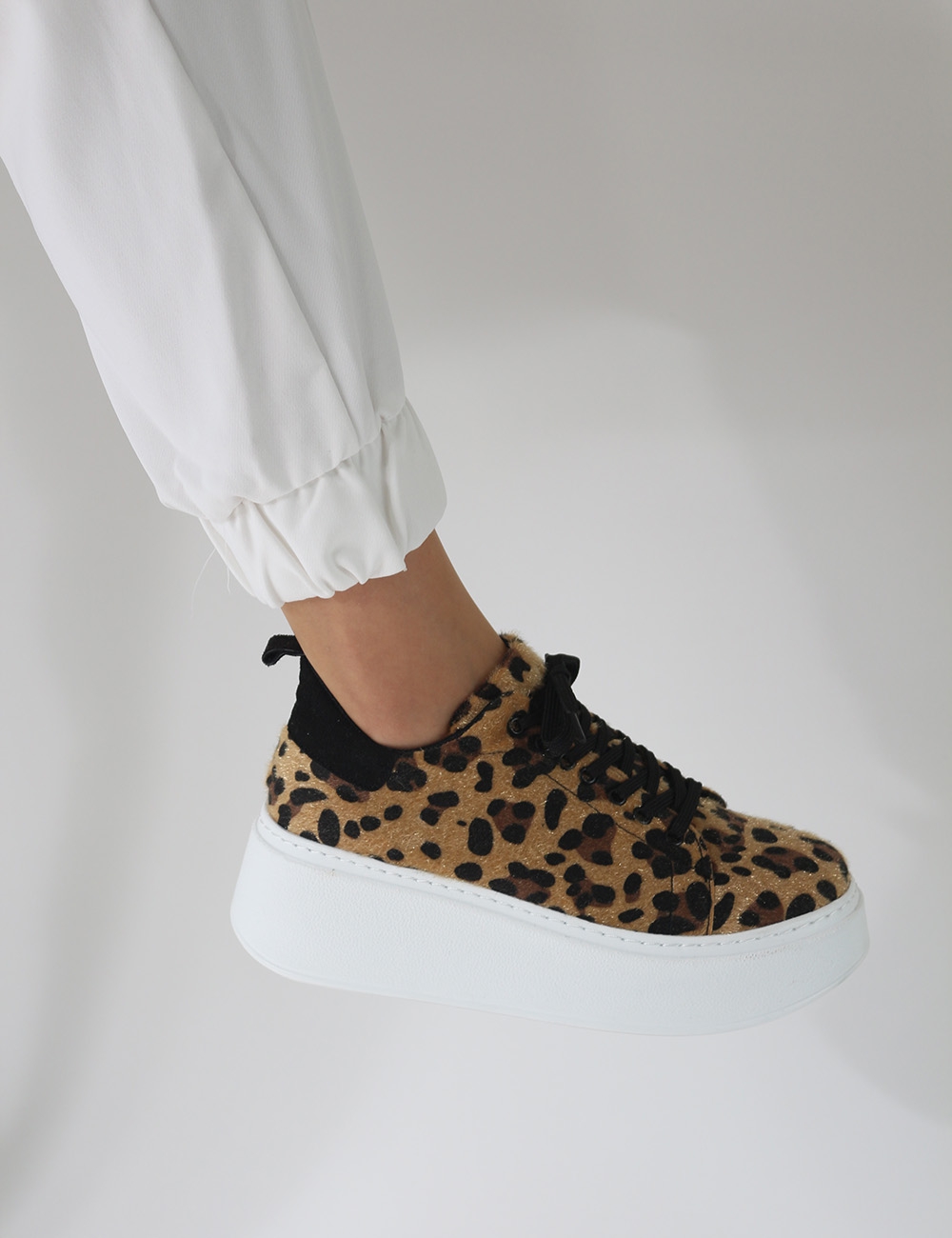 Tudor Leopar Siyah Detaylı Kalın Taban Bağcıklı Kadın Sneakers 