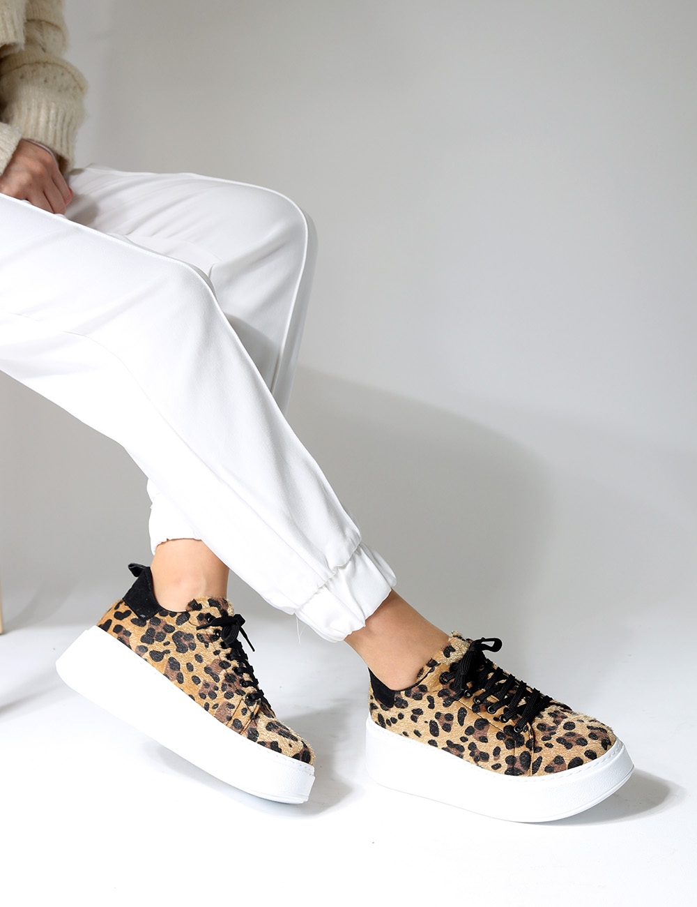Tudor Leopar Siyah Detaylı Kalın Taban Bağcıklı Kadın Sneakers 