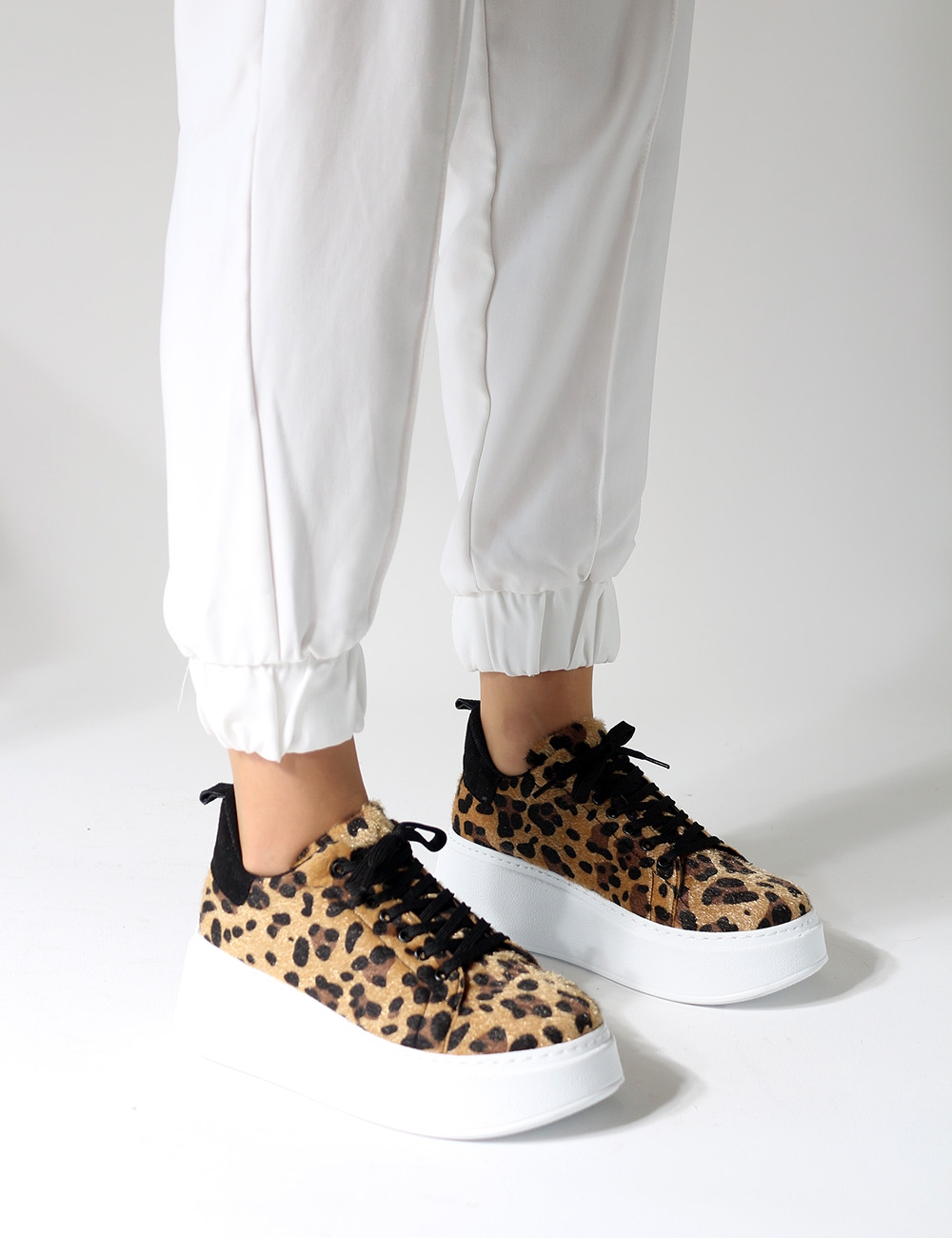 Tudor Leopar Siyah Detaylı Kalın Taban Bağcıklı Kadın Sneakers 