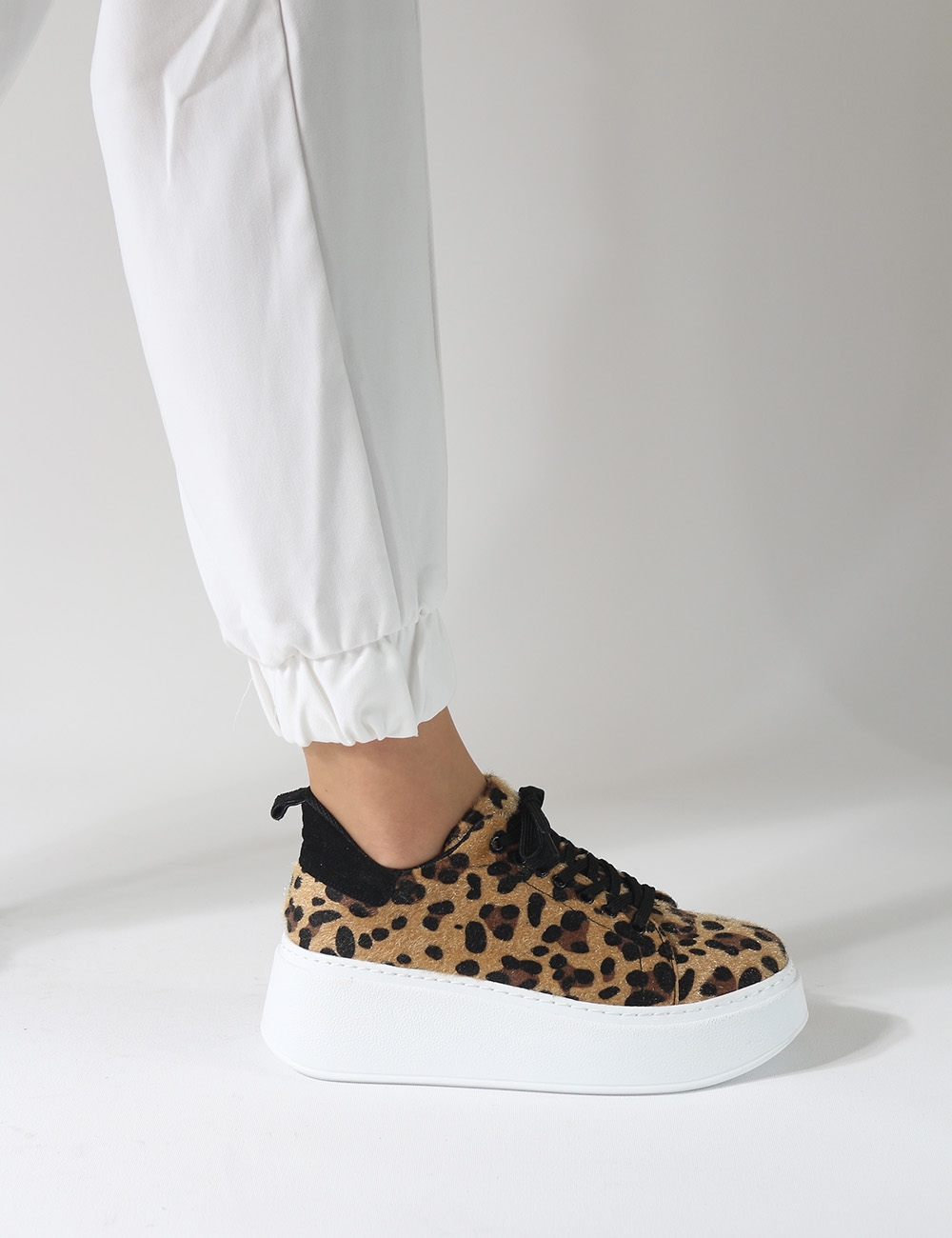 Tudor Leopar Siyah Detaylı Kalın Taban Bağcıklı Kadın Sneakers 
