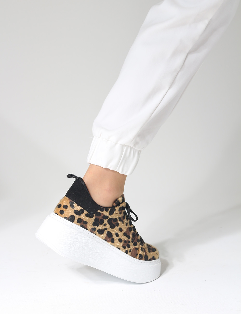 Tudor Leopar Siyah Detaylı Kalın Taban Bağcıklı Kadın Sneakers 